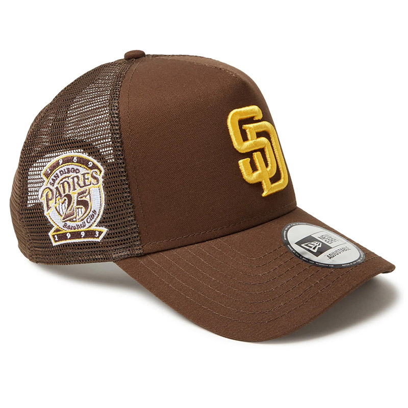 DISSIDENT_OSAKA's tweet image. ＼7月19日(土)入荷／

NEWERA（ニューエラ）“9FORTY A-Frame トラッカー MLB Side Patch”

dissident1.com/product-list?k…

ライトサイドにワールドシリーズやオールスターゲームのサイドパッチを配したコレクション。

9FORTYをベースに、フロント部分を1枚パネルにして上部をつまんだ独特のシルエット。
