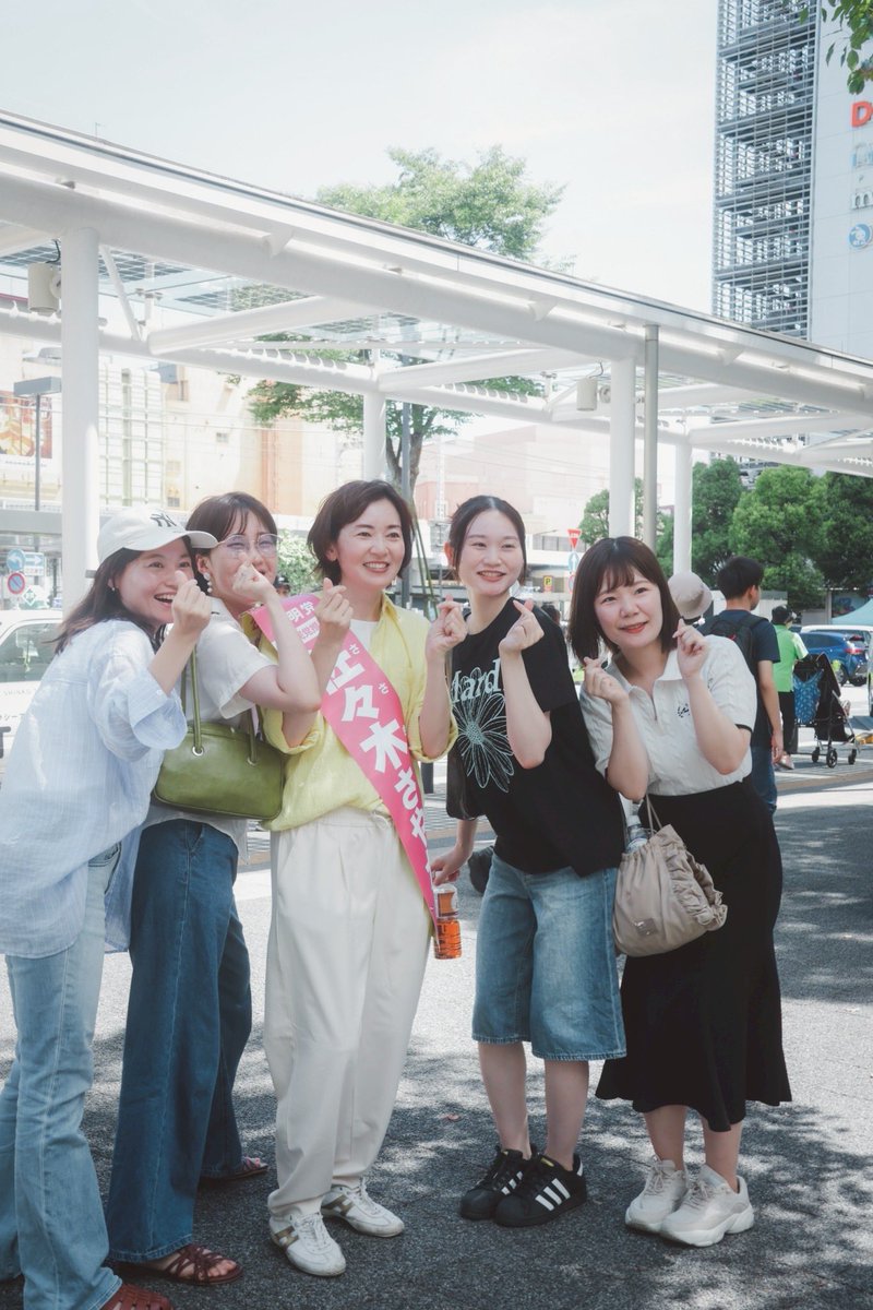 sayaka_sasaki's tweet image. 0719街頭演説会@川崎駅東口
お昼には川崎駅へ。
竹谷代表代行と一緒に、逆転勝利に向けて、もうひと押しのお願いをさせていただきました。
暑い中で耳を傾けていただき、ありがとうございます。
感謝を胸に、最後まで走り抜きます!
#佐々木さやか #参院選2025 #神奈川選挙区 #神奈川は佐々木さやか