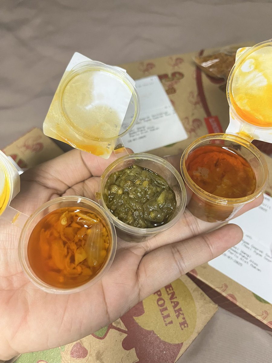 Adhan_ran's tweet image. Makan Ayam Koplo tuh... gak cukup sekali suap! 🍗🔥

🍗 Ayamnya super crunchy, langsung krakkk! gurihnya niat!
🌺 Kecombrang: wangi bunga, tapi pedesnya nusuk batin 💐😵
🌶️ Korek Jontor: pedesnya gak sopan, bibir ikutan ngambek 🫦
🟢 Hijau: awalnya lembut... terus diem-diem…