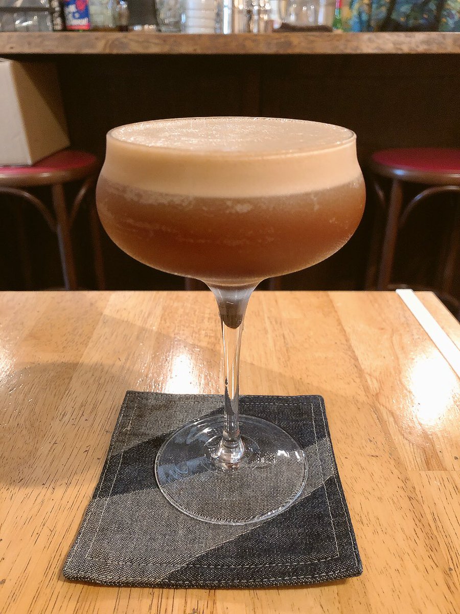 k_1_v_ene__'s tweet photo. これから露天で呑む前に
☕️スタンドで一杯🍸
🔪名店や🥃酒屋から紹介されたお店だけあってカクテルが美味しい
#miima https://t.co/3darv0iXlm