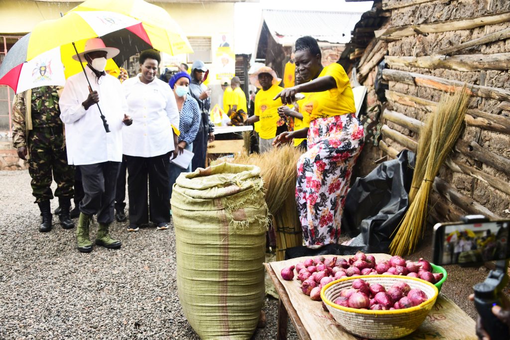 KampalaPost's tweet image. Museveni Pledges UGX 1 Billion Per Kampala Ghetto Structure to Fight Urban Poverty kampalapost.com/content/museve…