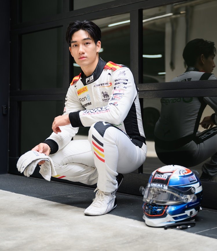 _Drivingplace's tweet photo. “เติ้น” ทัศนพล นักแข่งดาวรุ่งไทย เปิดใจครั้งแรกหลังสร้างประวัติศาสตร์หน้าใหม่ เป็นคนไทยคนแรกที่คว้าแชมป์ระดับโลก FIA Formula 3 Championship 2025 พร้อมส่งแรงบันดาลใจให้เยาวชนไทยกล้าฝัน
#AAS #PorscheThailand #AASmotorsport
#Drivingplace #Autoplace
>คลิก<
https://t.co/ktYao8teCd https://t.co/EzKIIrPUWN