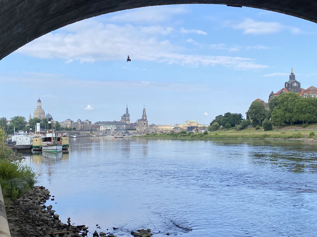 Hochtouren's tweet image. Guten Morgen aus Dresden: der Blick ohne Carolabrücke auf die Silhouette