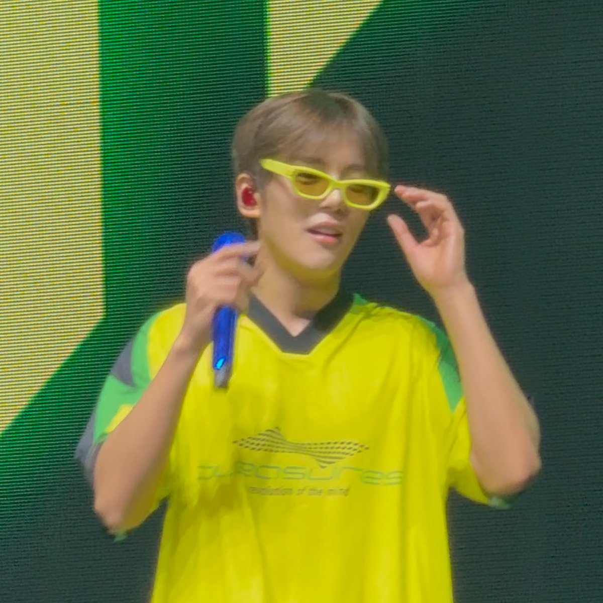 아잠만 저 밤티 선글라스 모야…..?