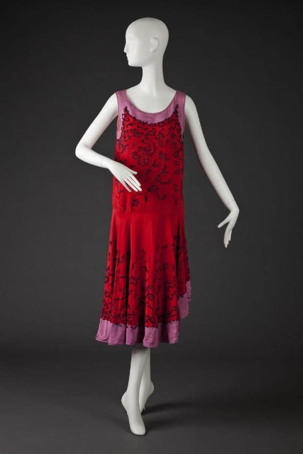 TheScribblerCMB's tweet image. We're all off to an early 20th century vintage party, and you have to wear one...which one do you pick? 🥳
#History #Fashion #Dresses #Twenties #FashionHistory
