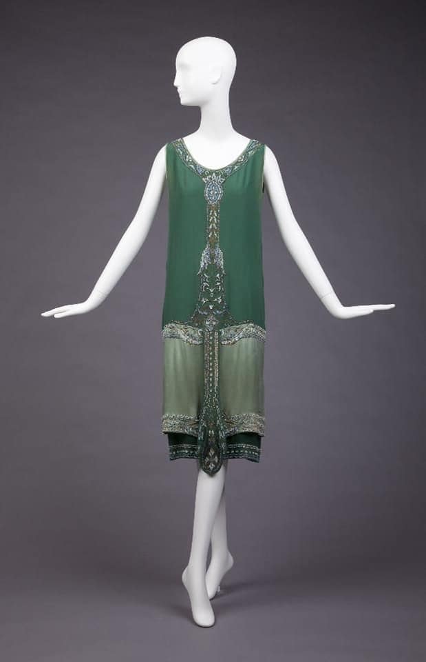 TheScribblerCMB's tweet image. We're all off to an early 20th century vintage party, and you have to wear one...which one do you pick? 🥳
#History #Fashion #Dresses #Twenties #FashionHistory