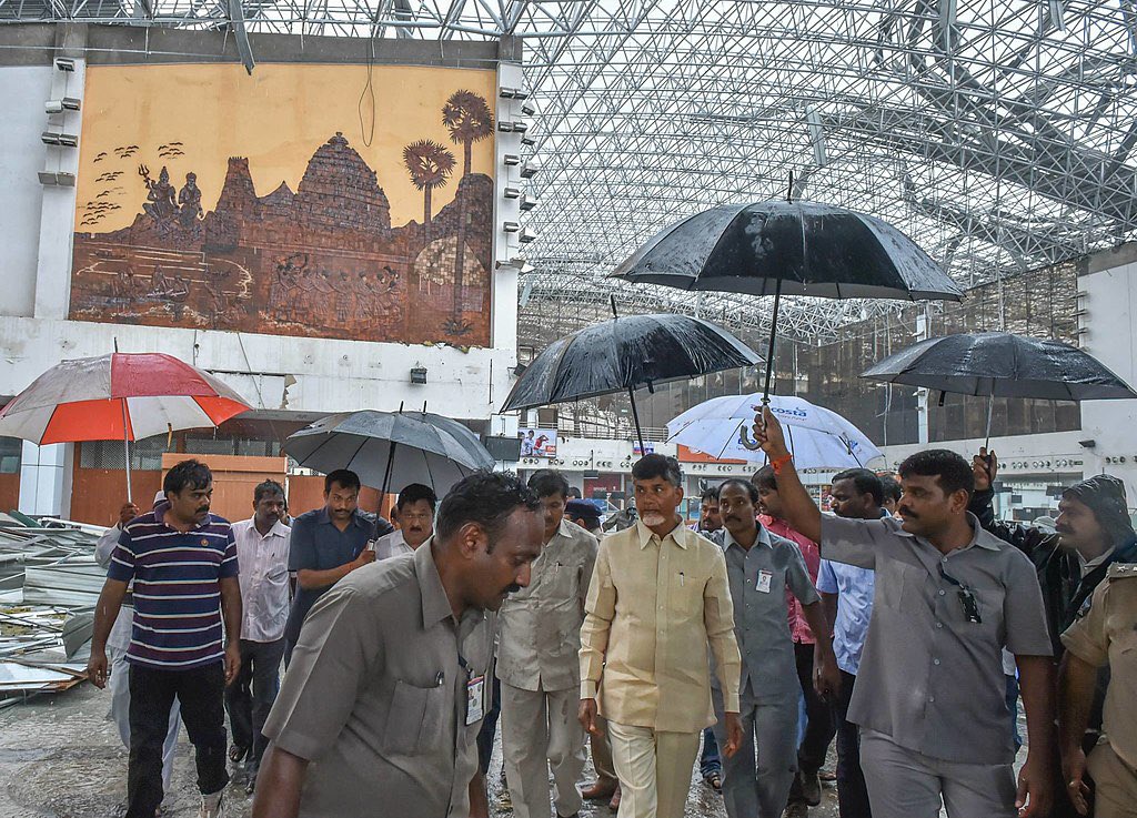 phanireddyt's tweet photo. @JaiTDP @ncbn @ysjagan ఎదగక ముందు బాబు గారు 😀 https://t.co/7RL73xvRGK