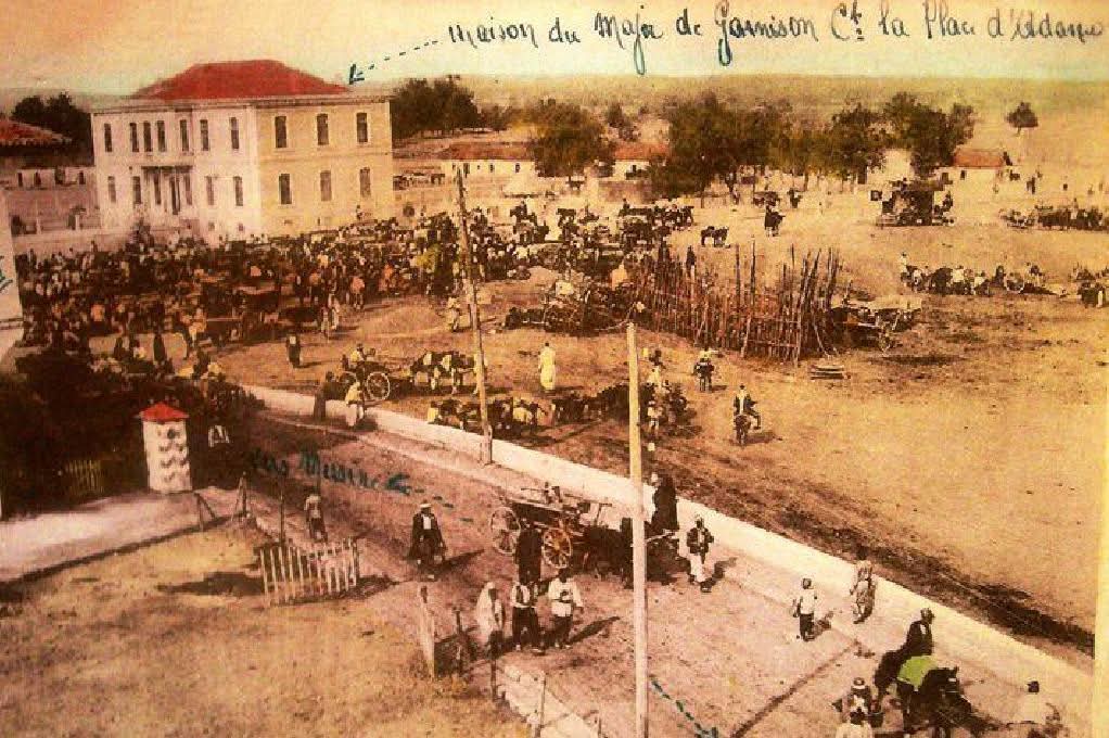 Tarihi Adana Kolordu binası ve doğusunda (Sabancı Kültür Merkezinin bulunduğu alan diyebiliriz) bulunan "Buğday Pazarı" denilen alandayız.