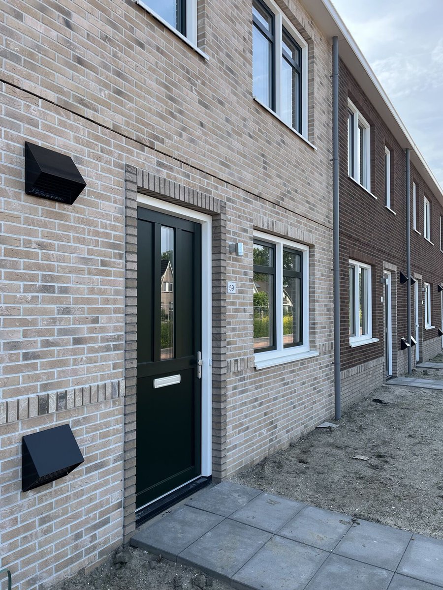 Peter Hutten (@peterhutten) on Twitter photo In de eigen gebiedsontwikkeling Benthuizen ook 30 grondgebonden <a href="/fijnwonen/">Fijn Wonen</a> woningen geassembleerd vanuit de woningfabriek <a href="/VanWijnenGroep/">Van Wijnen</a> <a href="/Heerenveen/">Gemeente Heerenveen</a>. De eerste bewoners zijn inmiddels ingetrokken, na de bouwvak de laatste woningen opleveren als het woonrijp ook gereed is. In de eigen gebiedsontwikkeling Benthuizen ook 30 grondgebonden <a href="/fijnwonen/">Fijn Wonen</a> woningen geassembleerd vanuit de woningfabriek <a href="/VanWijnenGroep/">Van Wijnen</a> <a href="/Heerenveen/">Gemeente Heerenveen</a>. De eerste bewoners zijn inmiddels ingetrokken, na de bouwvak de laatste woningen opleveren als het woonrijp ook gereed is.