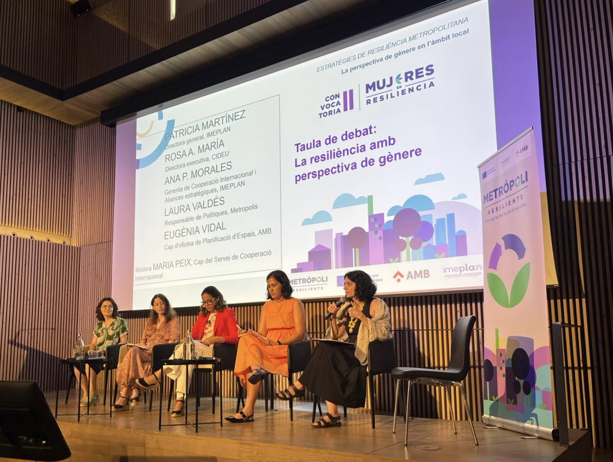 MariaPeix1's tweet image. 🌎 #MetroResilience @IMEPLAN @AMB_MetroGlobal
👉 Resiliencia: capacidad de adaptación, recuperación, transformación y resistencia
👉¿Qué representa incorporar la perspectiva de género en #resiliencia?
#Genero en análisis, estrategias y metodología, en procesos y resultados