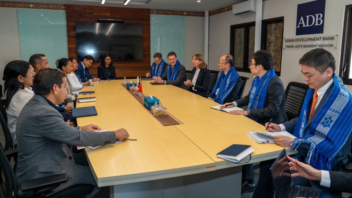ADBPresident's tweet image. Grateful to our Timor-Leste country team for your dedication and professionalism. As the country moves toward ASEAN membership, your deep local knowledge, agility, and commitment continue to make @ADB_HQ a trusted partner. Your work builds trust, advances partnerships, and…