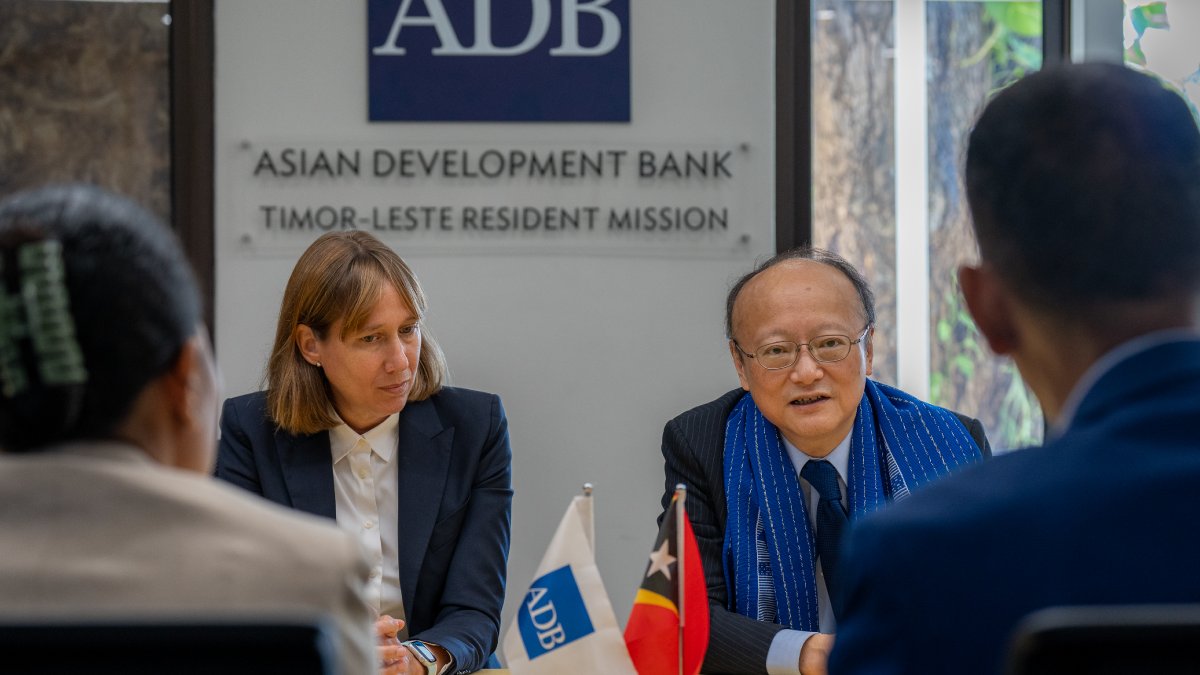 ADBPresident's tweet image. Grateful to our Timor-Leste country team for your dedication and professionalism. As the country moves toward ASEAN membership, your deep local knowledge, agility, and commitment continue to make @ADB_HQ a trusted partner. Your work builds trust, advances partnerships, and…