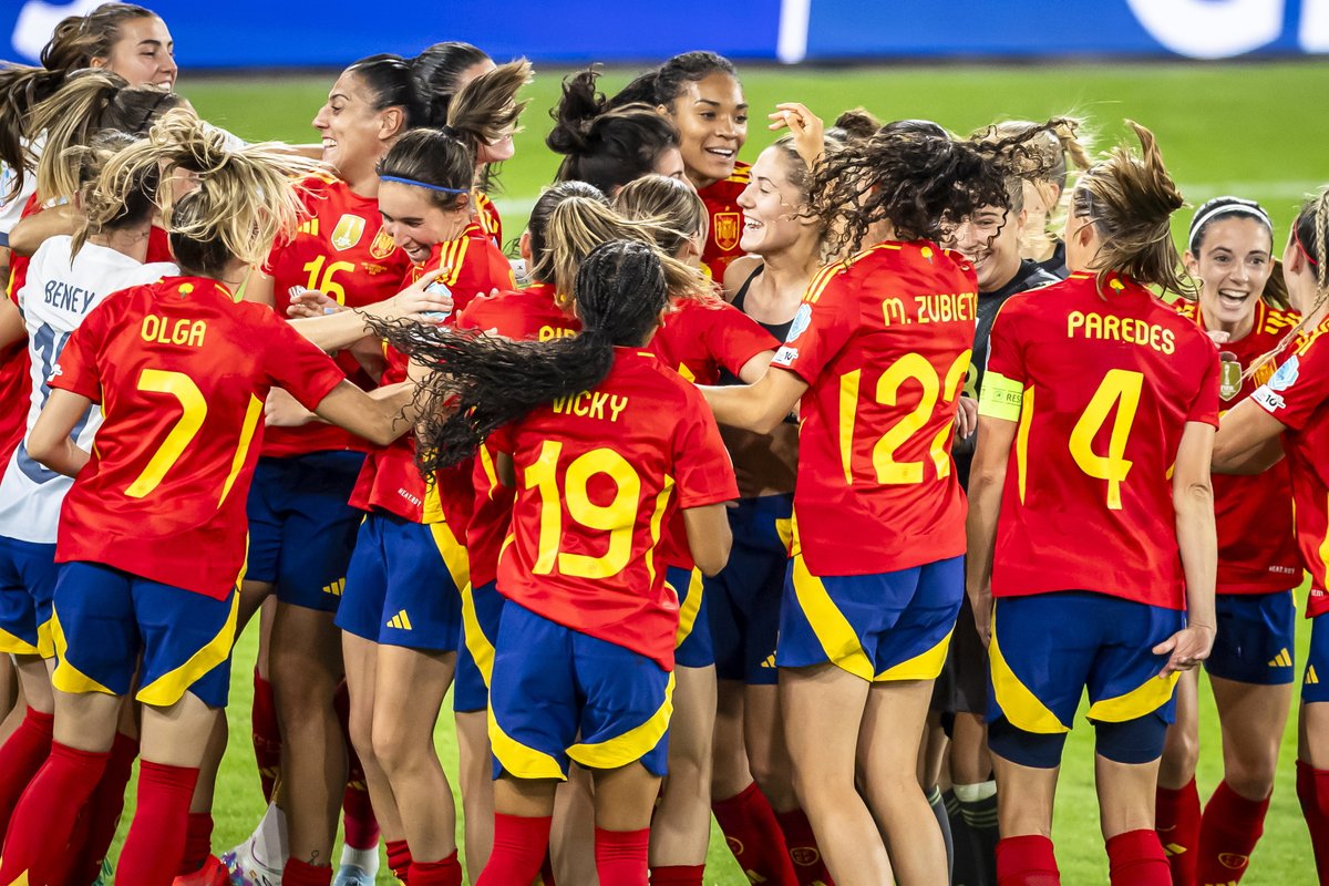 #Audiencias 📈| Este viernes, 18 de julio:

El triunfo de la selección española femenina ante Suiza en la Eurocopa, #LÍDER en <a href="/La1_tve/">La 1</a> con 2.341.000 espectadores de media, 26,8 % de cuota y 5,2 millones de contactos.

#EurocopaRTVE