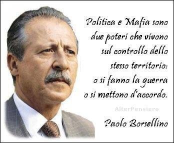 Elena81353537's tweet image. 33 anni fa veniva trucidato Paolo #Borsellino e la sua scorta Per aver difeso libertà, verità e giustizia.
Tutti dovremmo avere più rispetto per la magistratura e lasciarle fare il proprio lavoro senza lagne e intromissioni.
Via D'Amelio 19/07/1992🌹