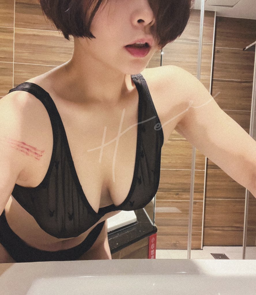 這次的短髮私心非常滿意
雖然大部分朋友看到的第一眼
都是說你頭髮怎麼這麼短

但我喜歡與否才是最重要的😚

喜歡到希望頭髮暫時停止生長
就一直維持在這個長度和造型吧💖