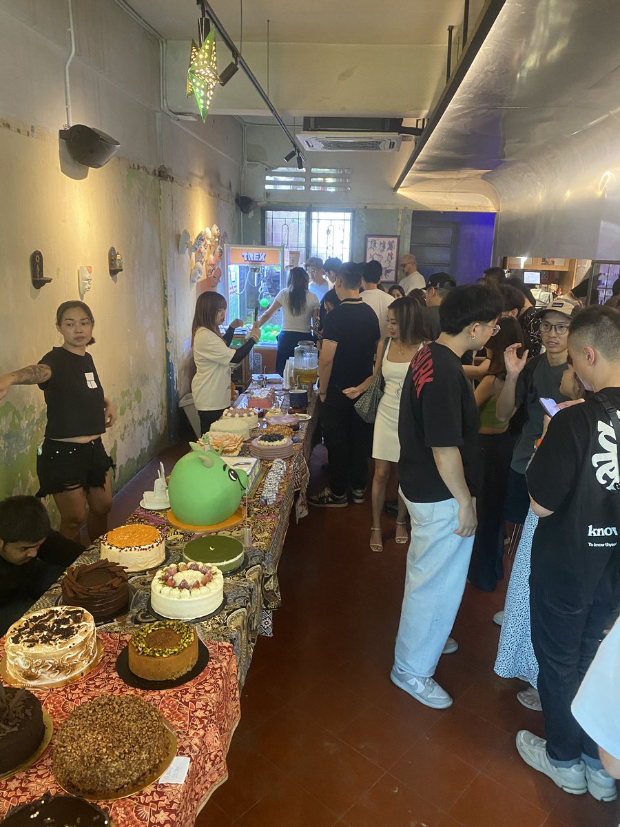 Cake heaven! 🍰✨ Nothing brings people together like a dessert table full of beautiful homemade treats. 

<a href="/TREX_chain/">T-REX 🦖</a> <a href="/Shimal2i_eth/">Shimal2i🧡🇹🇭🐻</a>