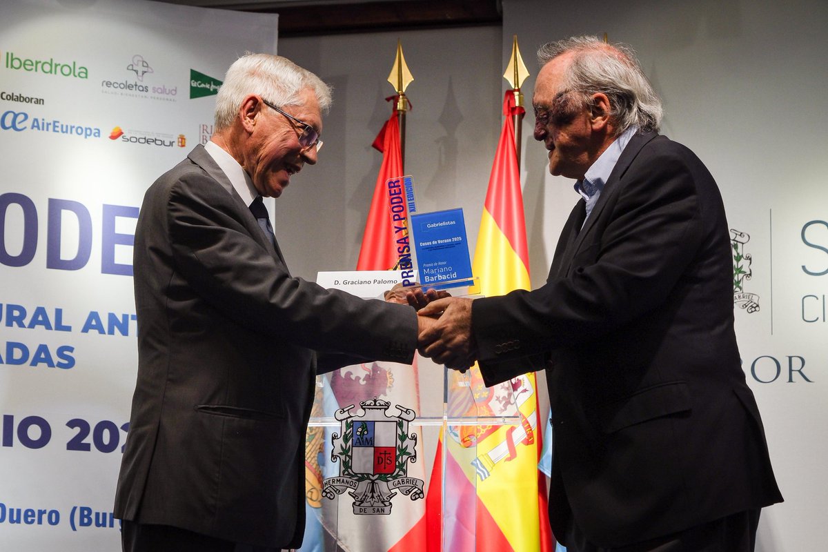 Finaliza la XIII edición de #prensaypoder2025. Con <a href="/FernandoJaur/">Fernando Jauregui</a> y el Magistrado del <a href="/tconstitucional/">Trib. Constitucional</a> José María Macías.
Entregamos los Premios Prensa y Poder de Honor a <a href="/vicentevallestv/">Vicente Vallés</a> y a @mariano_bm58