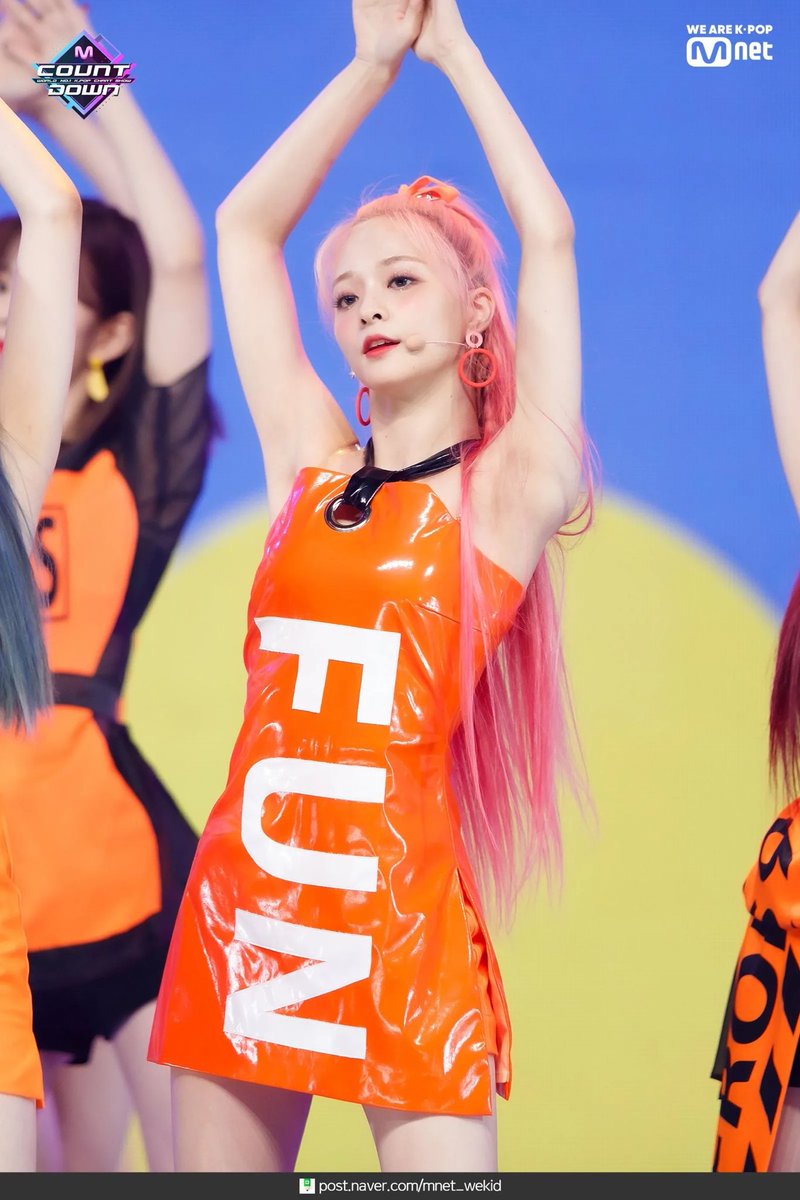 ️️

Dua telapak tangannya bertemu dalam hitungan detik, lalu dihempaskan dengan membentuk lingkaran. <a href="/ouirealm/">🌹𝑓𝑙𝑒𝑢𝑟𝑖𝑠 — Ratu.</a> 

 ️️