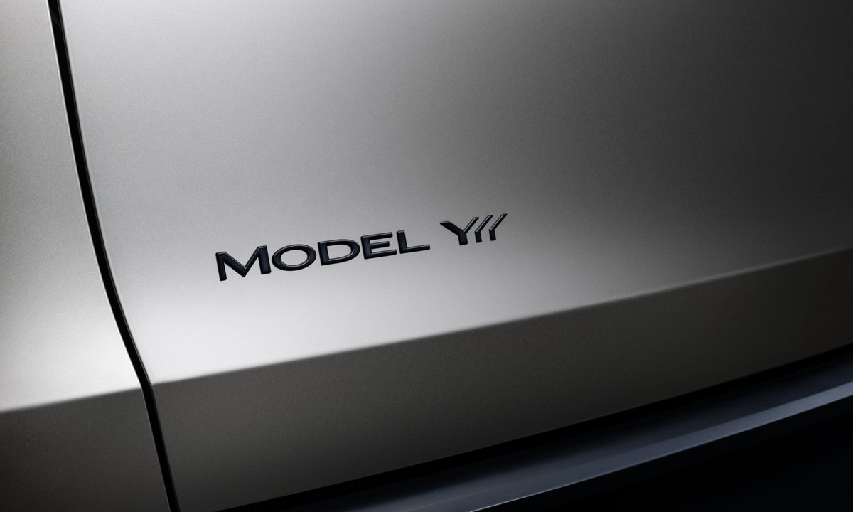 idt_ale's tweet photo. Model Y L will be available in this fall. 

#ModelYL #tesla https://t.co/5jRJSpv7NG
