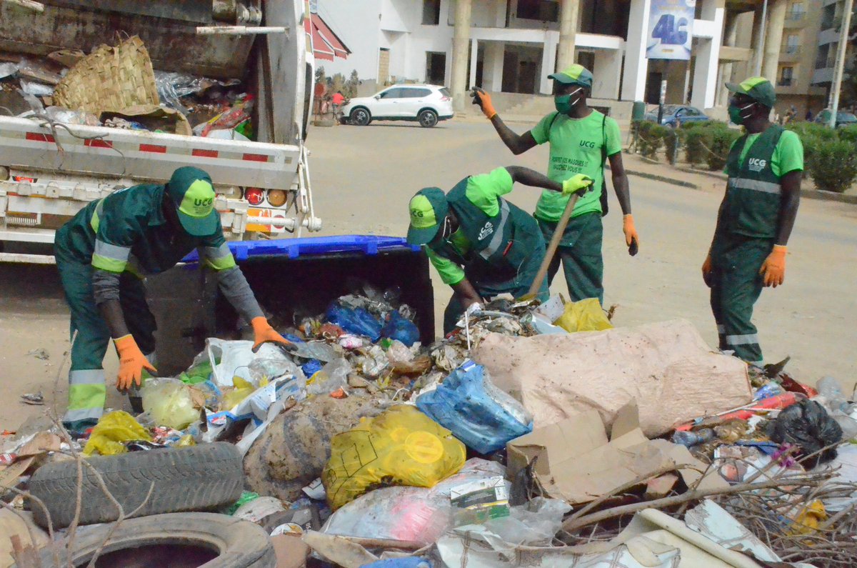 sonagedsa's tweet image. Bien avant que la ville ne s’éveille, ils sont déjà à l’œuvre.
Les agents de la propreté, piliers silencieux de notre quotidien.
Ce weekend, disons-leur simplement : merci 💚
#SONAGED #SénégalPropre #Reconnaissance