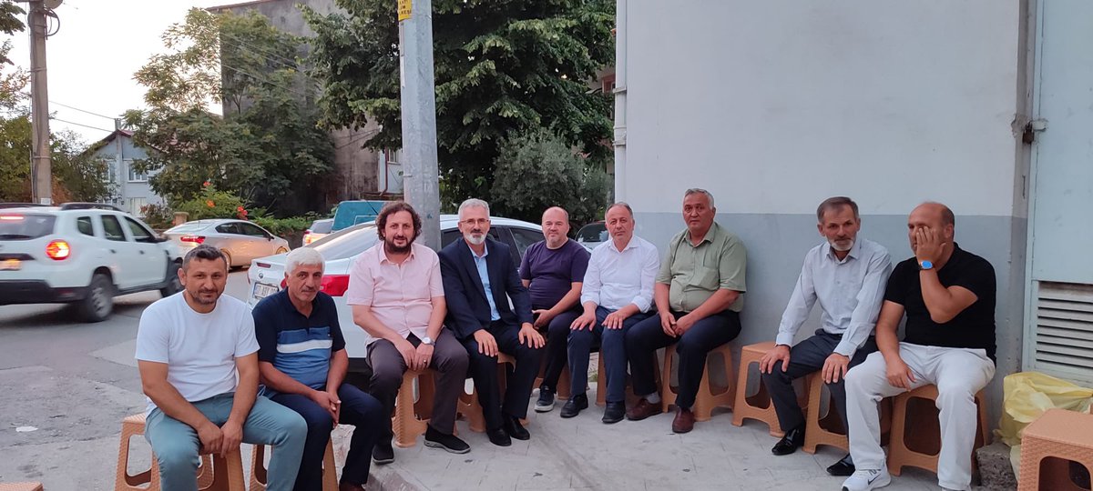 İlçe başkanımız Mesut Ekrem,yönetim kurulu üyelerimiz ile birlikte Mehmet Fırat arkadaşımızın kızının kına gecesine katılarak mutluluklarına ortak oldular.
 Fırat ve Barut ailelerine mutluluklar diliyoruz.