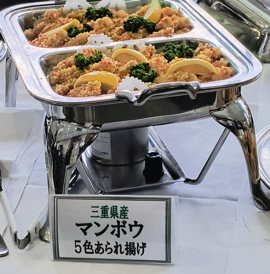 tukikagami's tweet image. 会食にマンボウが出る三重