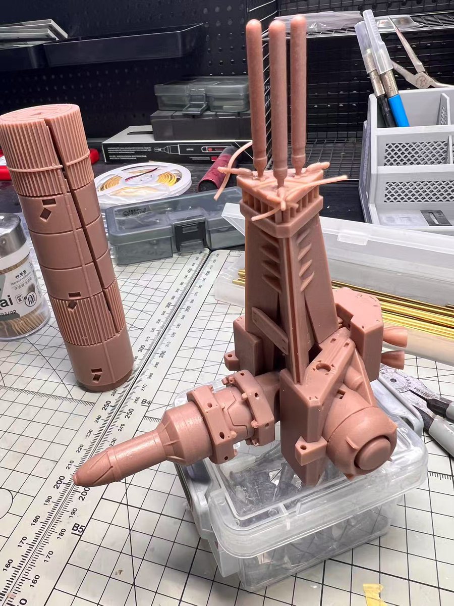 XiaoruiMa6's tweet image. 【WF上海 出展】
1/400スケール・完全新規造形のエヴァ2号機宇宙装備版を制作中!
コトブキヤのスケールに準拠し、設定を忠実再現。初回3Dプリント&仮組みテスト、一部パーツを公開。
当日は場内展示&頒布予定、ぜひご覧ください!
#エヴァンゲリオン #EVA02 #WF上海 #ワンフェス #Kotobukiya