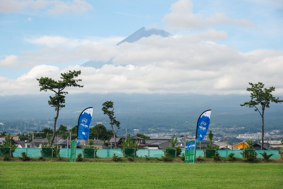 昨日は撮影仕事のロケハンで富士山登ってきました。

海辺からスタートして富士山登って100km走って1日でまた海に戻ってくるレースの撮影です。
　
本番の明日もまた登ってきます。

お仕事で山に登れるなんて最高です。