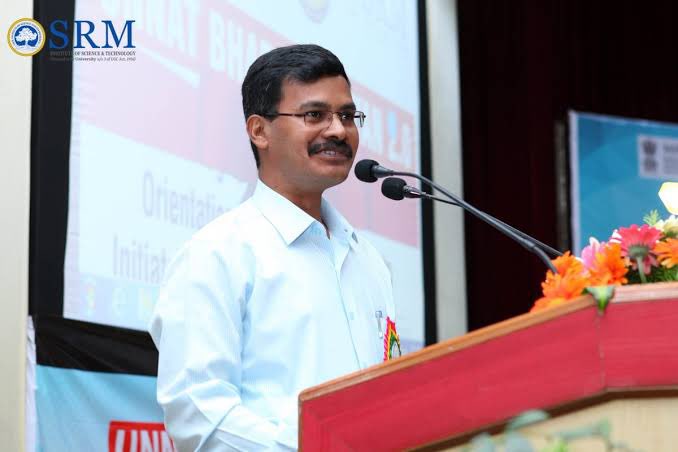 தமிழ்நாடு அரசுப் பணியாளர் தேர்வாணையத்தின் தேர்வு கட்டுப்பாட்டு அலுவலராக பணியாற்றி வந்த அ. ஜான் லூயிஸ் IAS அவர்களுக்கு டிஎன்பிஎஸ்சி யின் நன்றி 🙏🏽 மிகவும் திறமையான, அதீத அர்ப்பணிப்புள்ள அதிகாரிகளில் ஒருவர். 
இவருடைய புதிய பணி சிறக்க வாழ்த்துகள் 💐

திரு. ஜான் லூயிஸ் பணி செய்த