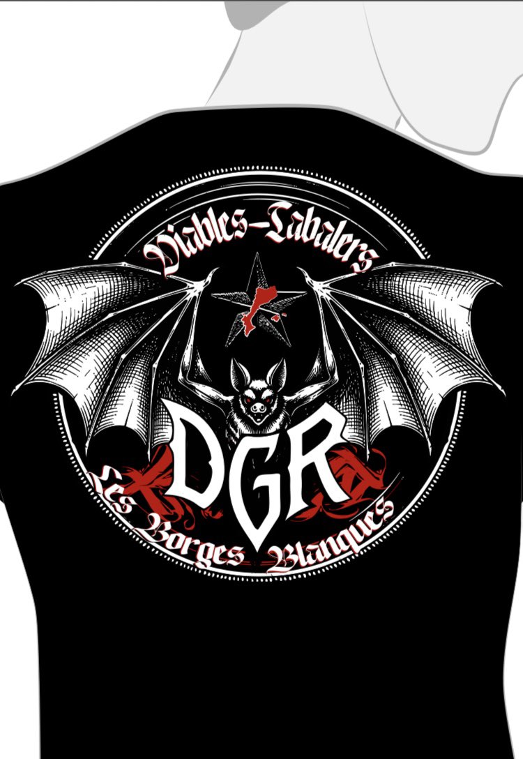 Llucifer amb vestit de brillant,
sedueix les ànimes en un instant.
Amb coll alt i mànigues elegant,
fa tremolar el cel amb el seu encant.
#DGR #Samarreta2025