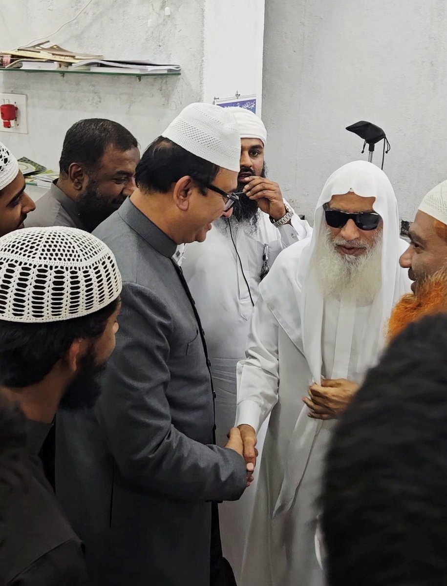amjedmbt's tweet image. Amjed Ullah Khan (Spokesman) MBT today offered Namaz-e-Jumma at Jame Masjid (Ahle Hadees), SRT Colony, Yakutpura Assembly Constituency and met Fazilatush Shaik Zafar Ul Hassan Madani.He also met local MBT leaders and workers to know about issues of the locality.