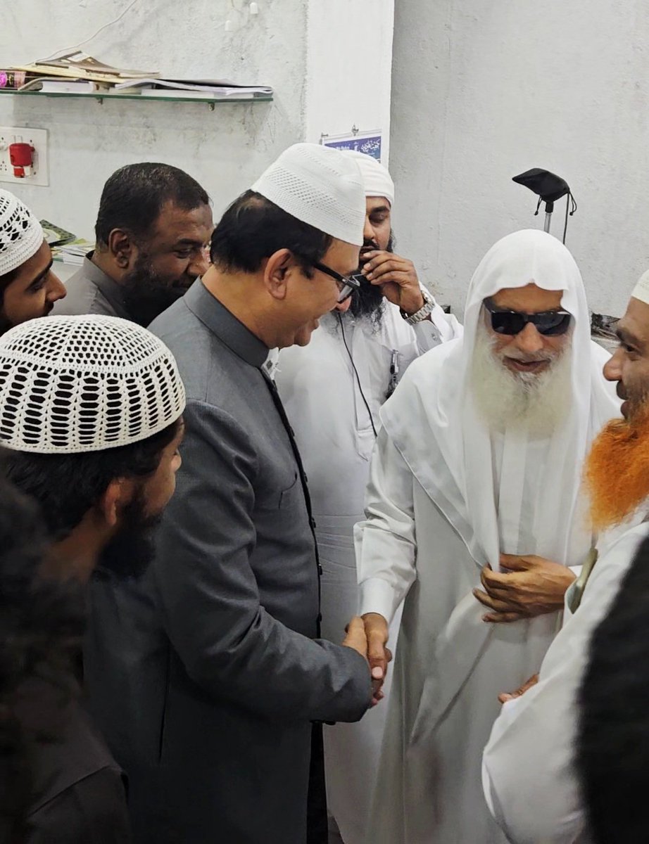 amjedmbt's tweet image. Amjed Ullah Khan (Spokesman) MBT today offered Namaz-e-Jumma at Jame Masjid (Ahle Hadees), SRT Colony, Yakutpura Assembly Constituency and met Fazilatush Shaik Zafar Ul Hassan Madani.He also met local MBT leaders and workers to know about issues of the locality.