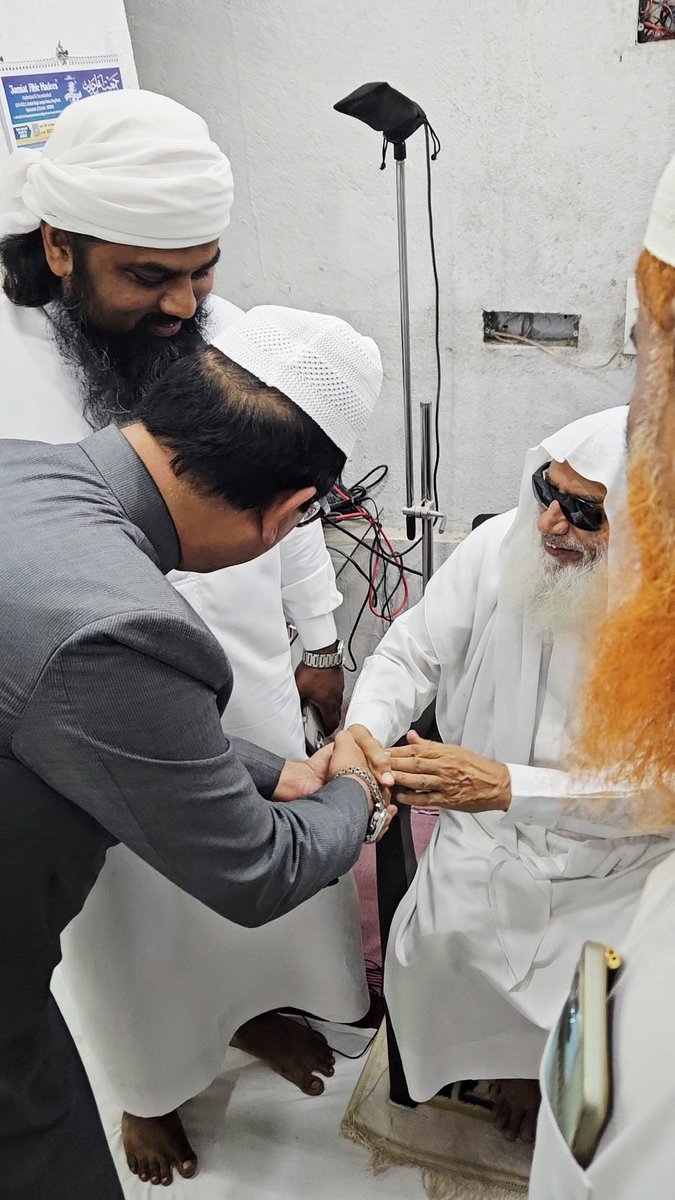 amjedmbt's tweet image. Amjed Ullah Khan (Spokesman) MBT today offered Namaz-e-Jumma at Jame Masjid (Ahle Hadees), SRT Colony, Yakutpura Assembly Constituency and met Fazilatush Shaik Zafar Ul Hassan Madani.He also met local MBT leaders and workers to know about issues of the locality.