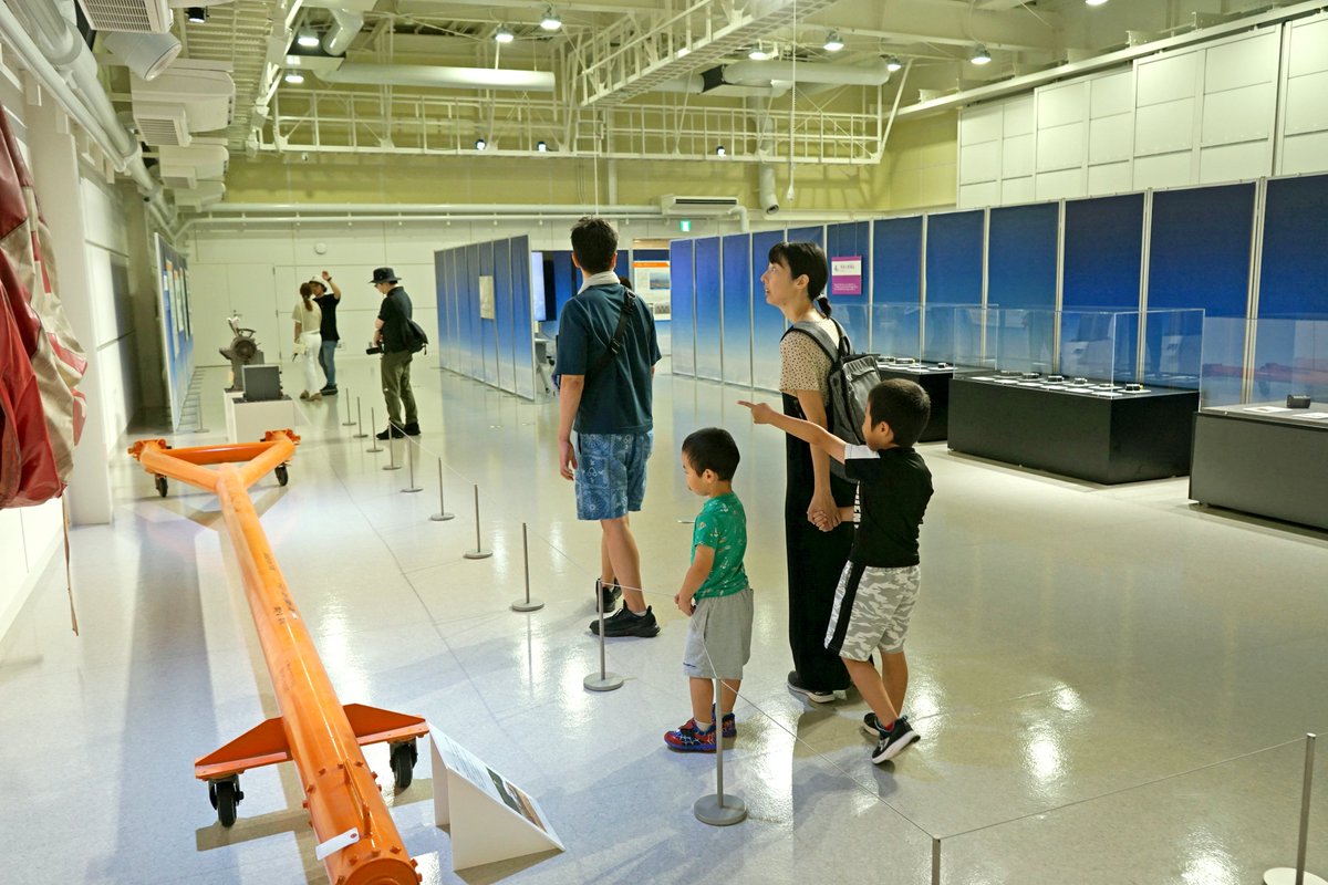 SORAHAKU324's tweet image. 今日から企画展「飛鳥」が始まりました🎊
機体の開発に至った背景や用いられた技術、
飛行実験の詳細などをパネルで紹介するほか
飛鳥の操縦装置や計器類など
初公開の関連資料も展示。
初めて企画展の主役になった
「飛鳥」を、ぜひご覧ください👀
#岐阜かかみがはら航空宇宙博物館 #空宙博