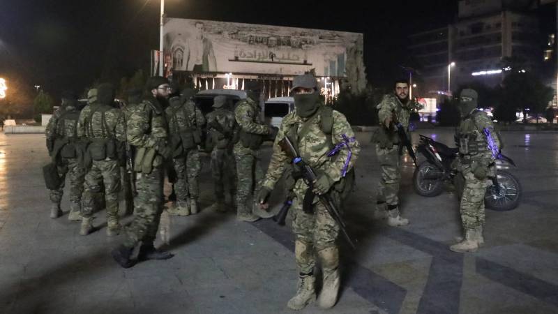 GeographyMuslim's tweet image. Suriye yönetimi güçleri, İsrail ile varılan anlaşma sonrası Süveyda’ya giden yolları kapattı. Yeni aşiret gruplarının bölgeye gitmesine izin verilmeyecek.