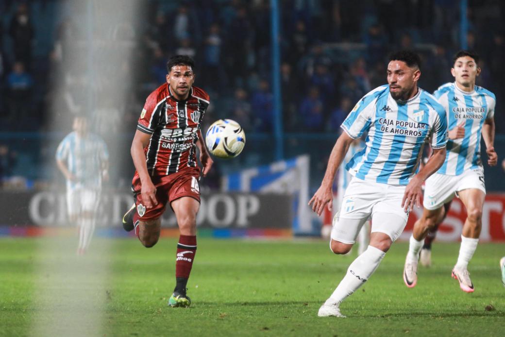 🏆 #TorneoBetano

⚽ Atlético Tucumán (<a href="/ATOficial/">Atlético Tucumán</a>) y Central Córdoba igualaron 1-1.

📸 <a href="/cacc_sde/">Club Atletico Central Córdoba</a>