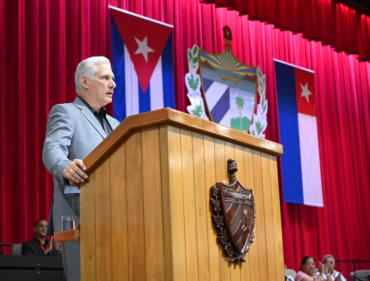 Yuniel (@yuniellabacena) on Twitter photo Presidente <a href="/DiazCanelB/">Miguel Díaz-Canel Bermúdez</a> en la clausura de la Asamblea Nacional del Poder Popular:
"La rendición nunca ha sido alternativa. Independencia o muerte, sí. Patria o muerte, sí. Socialismo o muerte sí. Rendición, jamás", Presidente <a href="/DiazCanelB/">Miguel Díaz-Canel Bermúdez</a> en la clausura de la Asamblea Nacional del Poder Popular:
"La rendición nunca ha sido alternativa. Independencia o muerte, sí. Patria o muerte, sí. Socialismo o muerte sí. Rendición, jamás",