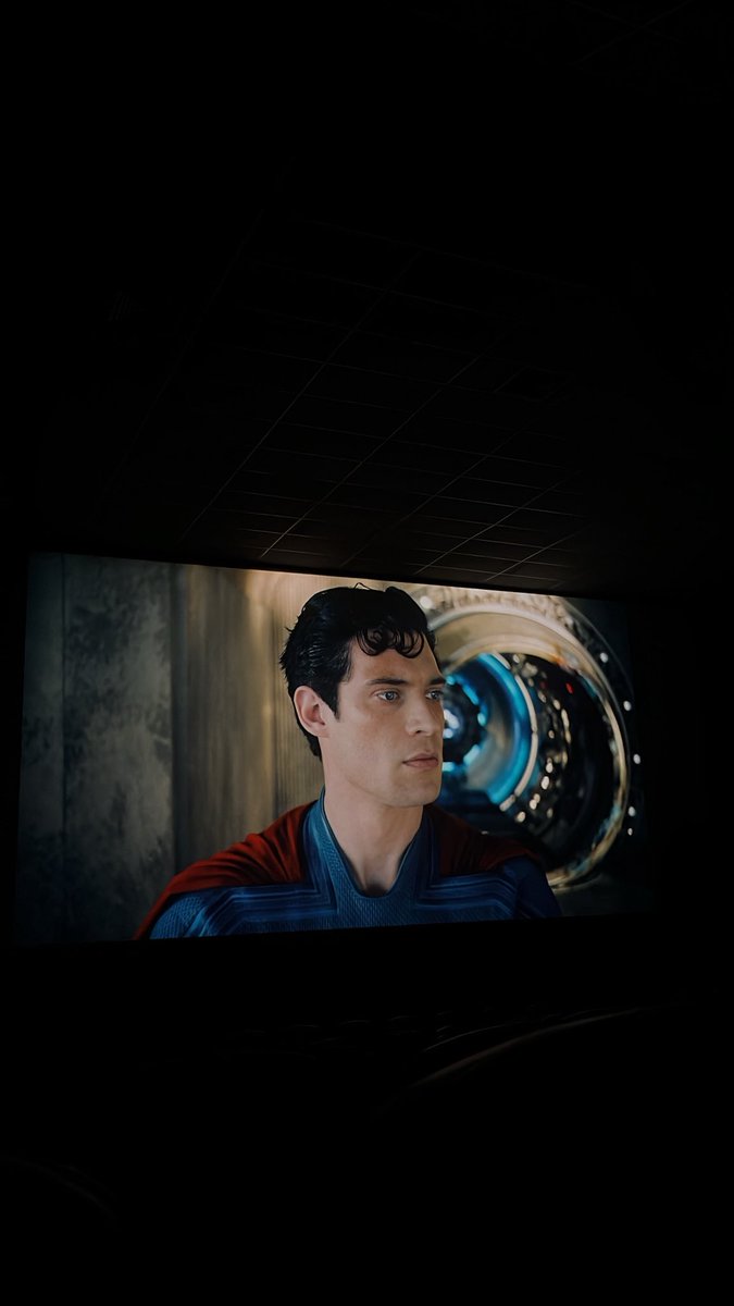 mgrazi_tuitta's tweet photo. as vezes tudo que a gente precisa é largar do trabalho numa sexta feira à noite e ir direto pro cinema sozinha 🩵 https://t.co/qhGFBtrQfC