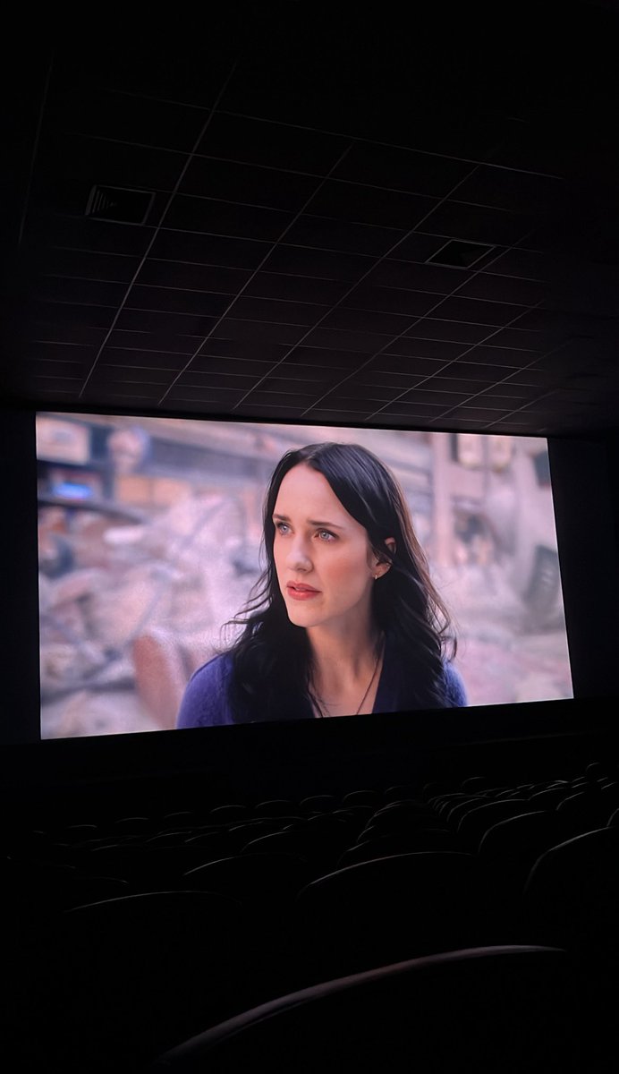 mgrazi_tuitta's tweet photo. as vezes tudo que a gente precisa é largar do trabalho numa sexta feira à noite e ir direto pro cinema sozinha 🩵 https://t.co/qhGFBtrQfC