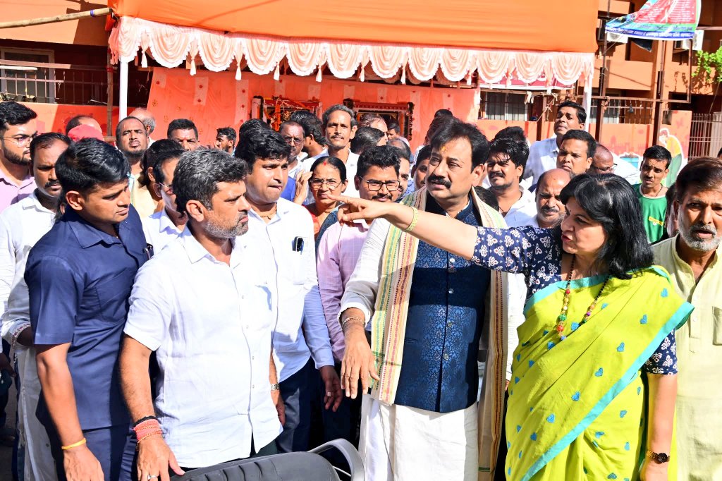 AprajitaSarangi's tweet image. Development is the ONLY Agenda.
Alongwith Sri @PrasantJagdev , Hon'ble MLA, Khordha, we laid the foundation stones of a large number of important roads worth Rs 22 crore in Khordha Municipality area.
These will be constructed in the next 9 months by Roads & Buildings Dept.