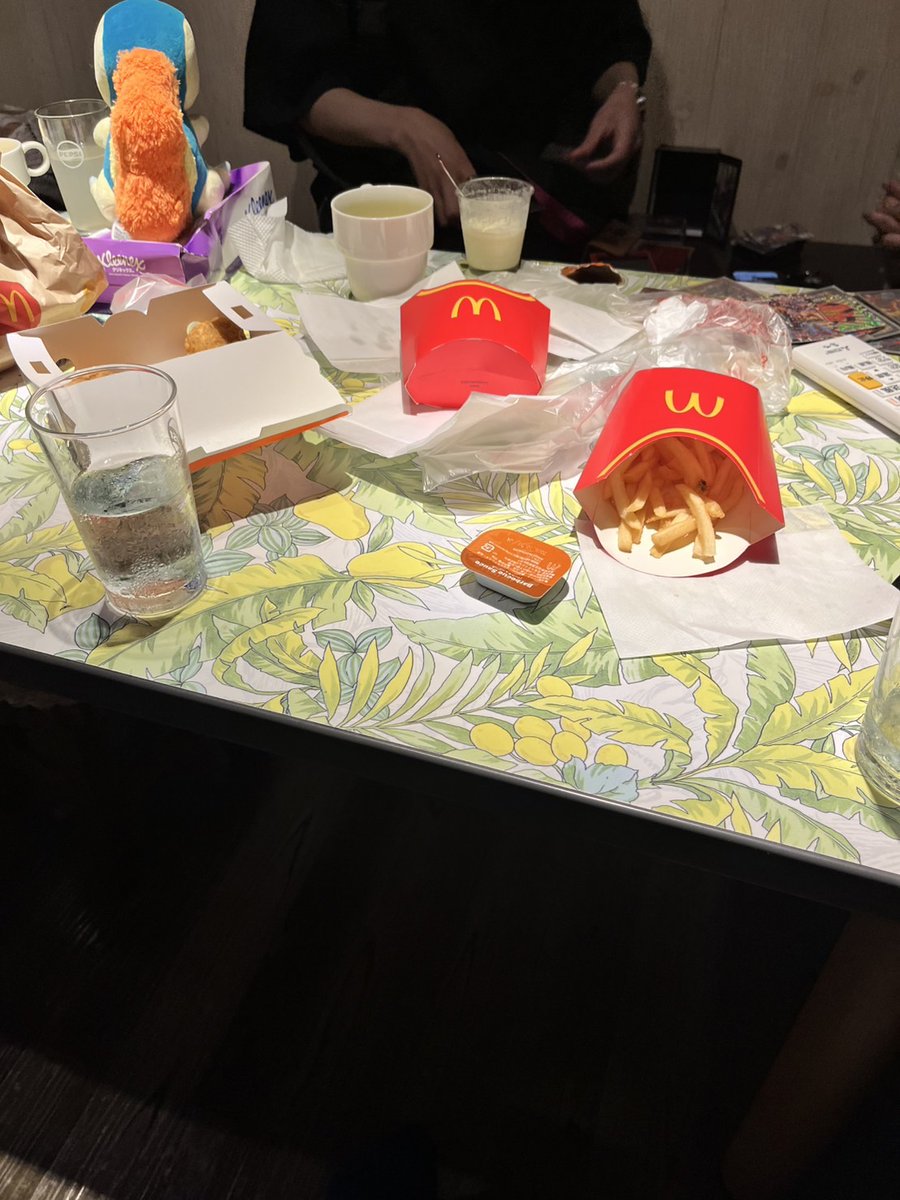 昨日は、アニメ・特撮・漫画同好会でカラオケ行ってきました！

イナズマイレブン、スマイルプリキュア、ポケモン、仮面ライダーウィザード、ボカロ、VTuber……
俺たちの青春が詰まりすぎてて、1曲ごとに全員で絶唱🔥

馬鹿みたいに盛り上がった…ほんとに楽しかった……！