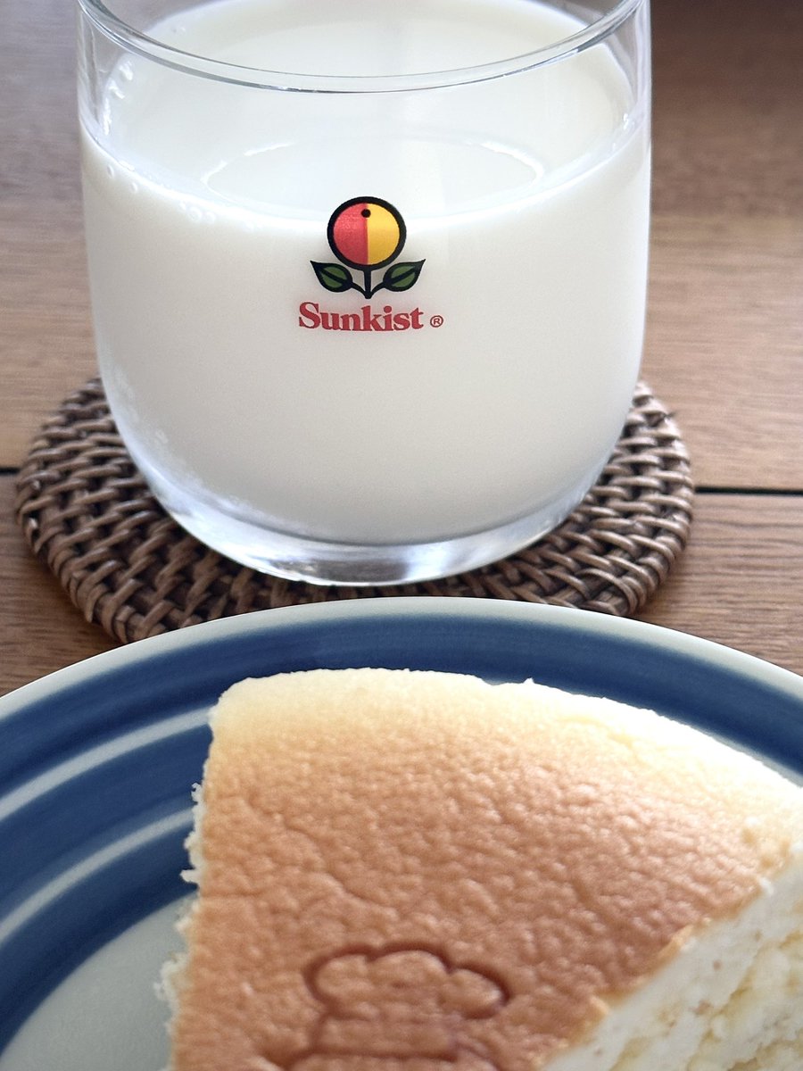 케이크엔 우유. 반박 받지 않읍니다.