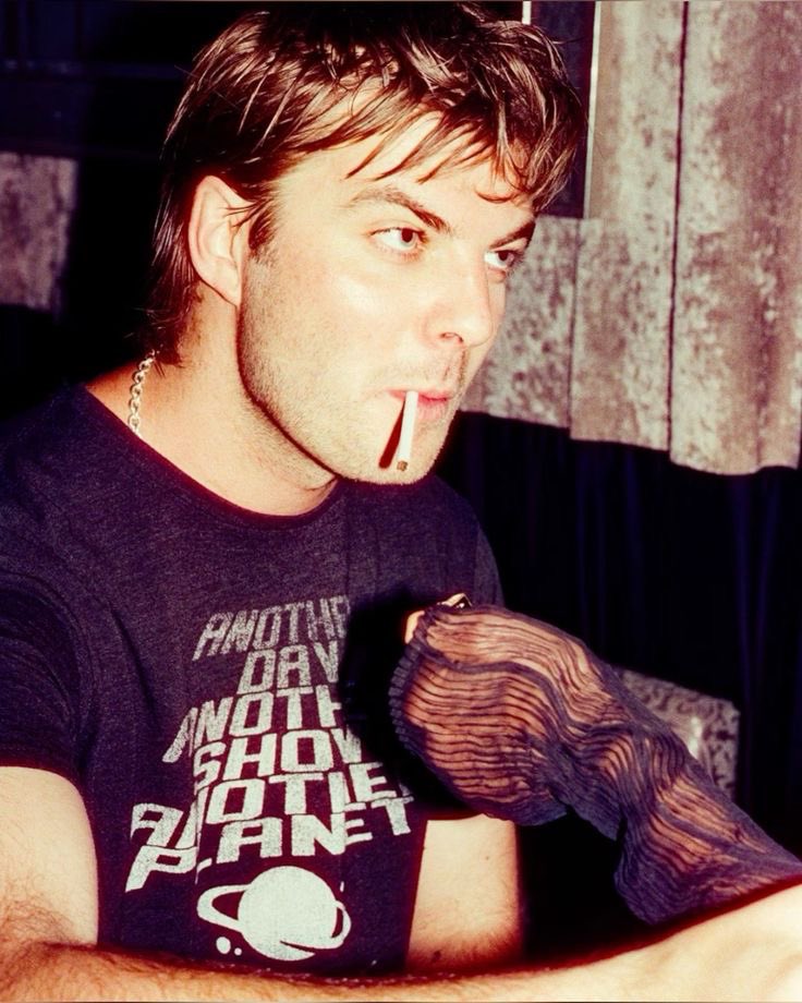 Un 19 de Julio llega de Don Hernia🫡
Grian Chatten nuestro vocalista está cumpliendo años, manden sus buenos deseos 🥳💚💐🩷
<a href="/GrianChatten/">Grian Chatten</a> <a href="/fontainesdublin/">Fontaines D.C.</a> 

#fontainesdc