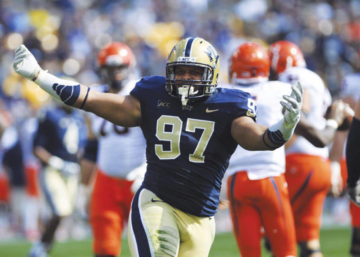 TheLoyalSons's tweet image. Who is the first player who made you fall in love with Pitt?