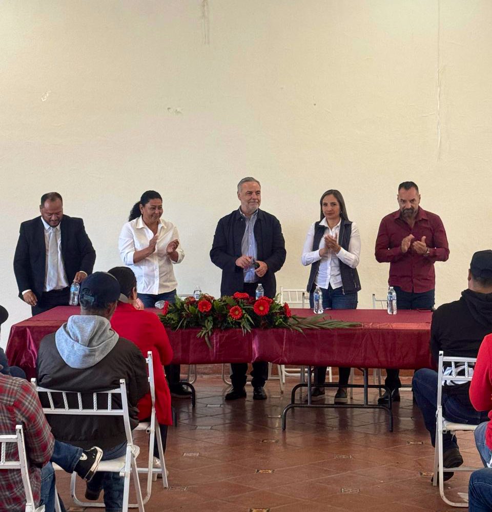 aramirezcuellar's tweet image. Además de la ciudad de Zacatecas, en Valparaíso presentamos el Primer Informe de Actividades Legislativas. Estamos Construyendo el Segundo Piso con bienestar, mayor infraestructura y seguridad para nuestra gente.
Gracias a las y los presidentes municipales que nos acompañaron en…