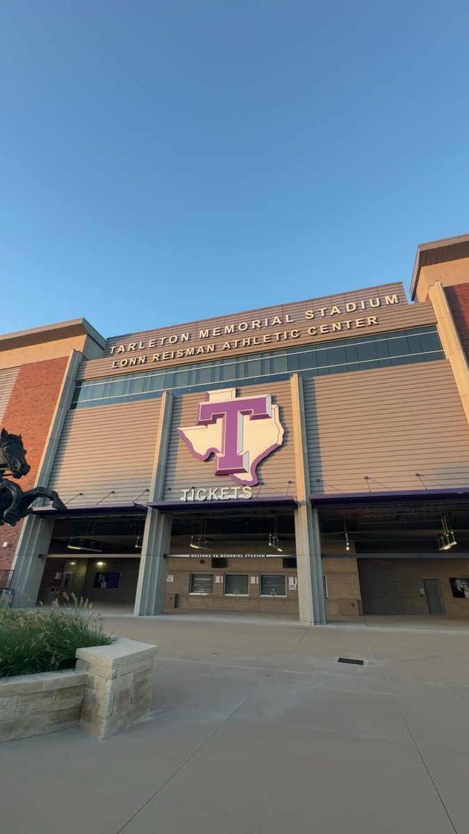 GavinOlsen08's tweet image. Thank you @coachscarey and the rest of the Tarleton State Coaching staff for the opportunity to work with you. I can definitely seem myself as a Texan. Can’t wait to continue the recruiting process! @Connetquot_FB @LIBLITZ @LIKnightsFBREC @CoachTyroneNix @FredrickTate2…