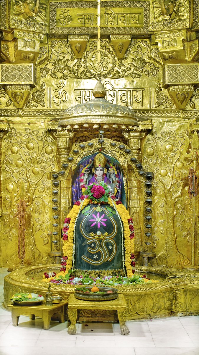 12Jyotirling's tweet photo. श्री सोमनाथ ज्योतिर्लिंग जी के आज के  मंगल��� शृंगार आरती दिव्य दर्शन 19.07.2025 https://t.co/CvHiMySJrb
