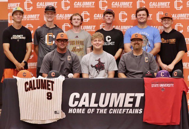 PrepNation_TV's tweet image. #OKPrepStory: Brett Reed of the Calumet
Chieftains, has signed a National Letter of
Intent to play with Northwestern Oklahoma
State University. Congratulations to HC
Cody Thiessen, the Reed Family: and to
the Chieftain Nation! #OKPreps #PNTV