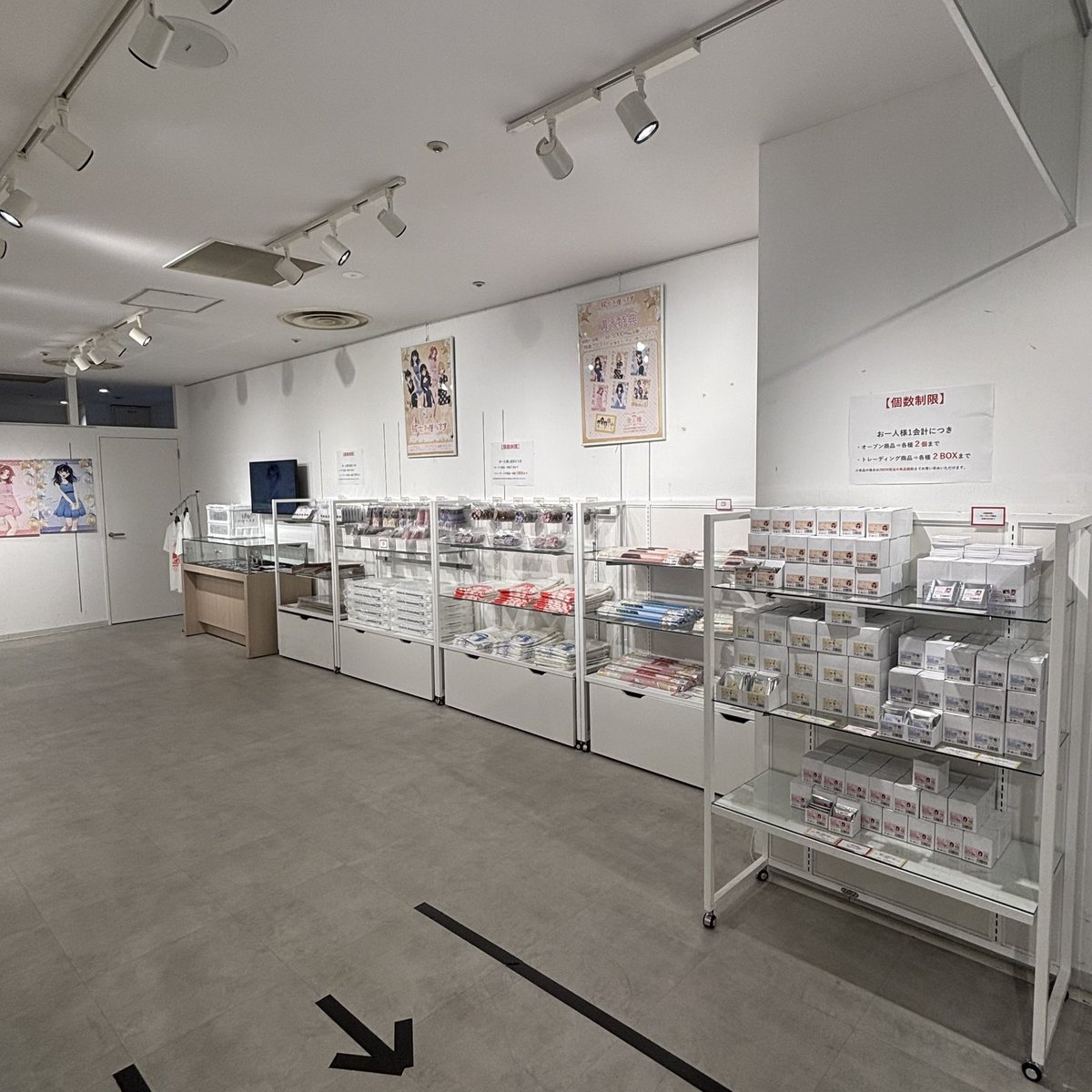 cocollabo's tweet image. 【彼女、お借りします POP UP SHOP inマルイ】
新宿マルイ メンにて本日よりスタート🎉
新規描き下ろしグッズの他、
等身大パネルの展示もございます✨️
この機会に是非、会場までお越しくださいませ!
▼特設ページはこちら!
cocollabo.net/pages/kanokari…
#彼女お借りします #かのかり