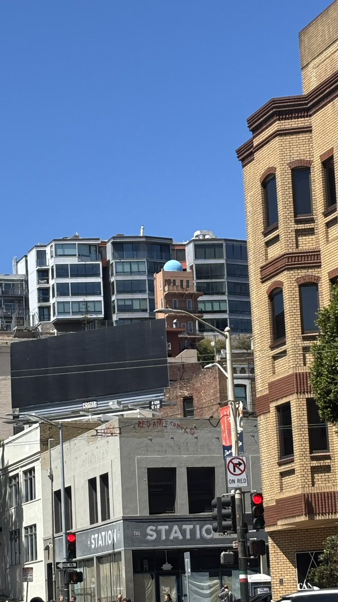 vimiumenjoyer's tweet image. I wonder what’s up with the blue sphere on this building gonna go check it out tomorrow